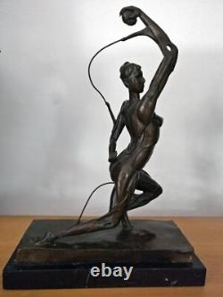 Grande sculpture en bronze art futuriste / style Metropolis Femme androïde