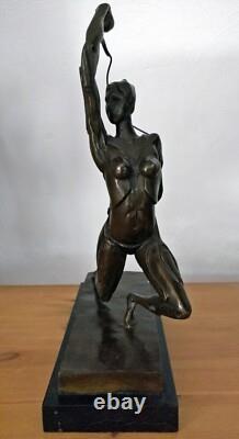 Grande sculpture en bronze art futuriste / style Metropolis Femme androïde