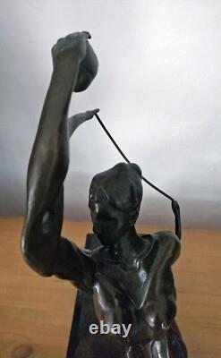 Grande sculpture en bronze art futuriste / style Metropolis Femme androïde