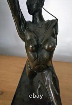 Grande sculpture en bronze art futuriste / style Metropolis Femme androïde