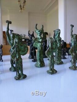 Jeu D'echec En Bronze Massif Sculpture Art Moderne A Identifier