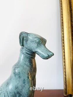 Magnifique Sculpture Chien Lévrier Assis Art Déco En Bronze à Patine verte