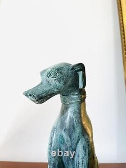 Magnifique Sculpture Chien Lévrier Assis Art Déco En Bronze à Patine verte