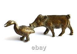 Miniature animalière en bronze cochon et oie Sculpture ancienne art animalier