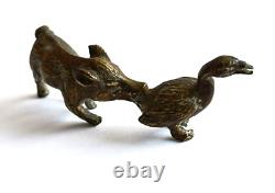 Miniature animalière en bronze cochon et oie Sculpture ancienne art animalier