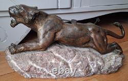 Rare sculpture art deco de Richard FATH Bronze Lionne blessée sur rocher marbre