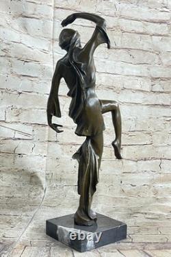 Sculpture De Danseuse En Bronze Chiparus Avec Patine Marron Art Déco