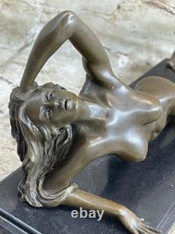 Sculpture En Bronze Art Déco Figurine De Femme Nue Rêvant Signée