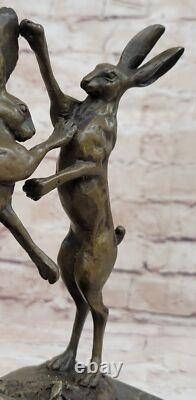 Sculpture En Bronze Art Déco Signée D'Origine De Vienne Deux Lièvres Boxant