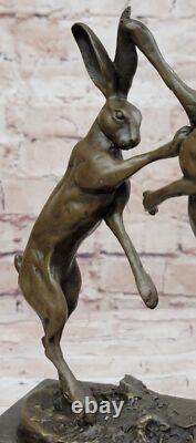 Sculpture En Bronze Art Déco Signée D'Origine De Vienne Deux Lièvres Boxant