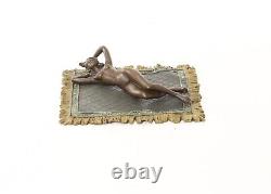 Sculpture En Bronze D'un Nu Féminin Sur Tapis Style Art Viennois