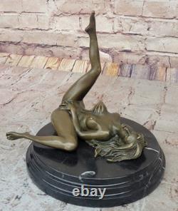 Sculpture En Bronze De Femme Nue Art Déco Sur Socle En Marbre À Vendre