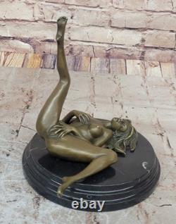 Sculpture En Bronze De Femme Nue Art Déco Sur Socle En Marbre À Vendre
