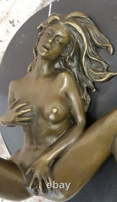 Sculpture En Bronze De Femme Nue Art Déco Sur Socle En Marbre À Vendre