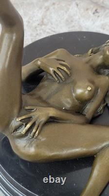 Sculpture En Bronze De Femme Nue Art Déco Sur Socle En Marbre À Vendre