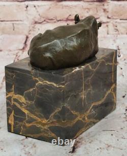 Sculpture En Bronze Rhinocéros Avec Corne Signée Originale Style Art Déco Offre