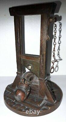 Sculpture En Bronze Soldat Allemand Casque A Pointe Guillotine Trench Art Ww1