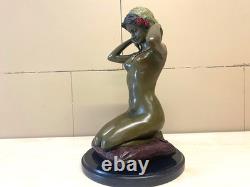 Sculpture Femme nue avec collier en bronze Art Nouveau d'après Paul Ponsard