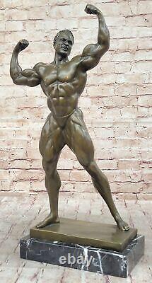 Sculpture Figurine De Bodybuilder Musclé En Bronze D'Art Occidental Décor BR NR