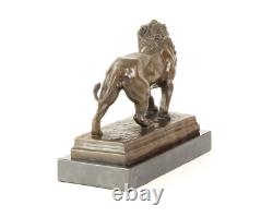 Sculpture Lion en bronze Art déco sur un socle en marbre noir Signée