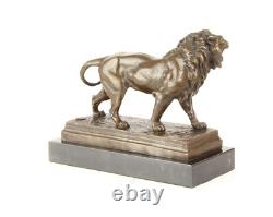 Sculpture Lion en bronze Art déco sur un socle en marbre noir Signée