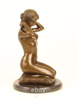 Sculpture avec nouveau collier en bronze Art Nouveau D'après Paul Ponsard