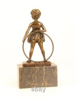 Sculpture bronze Art Déco fille avec cercle Hoop Girl d'après Ferdinand Preiss