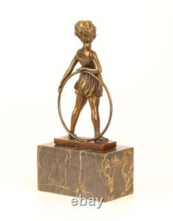 Sculpture bronze Art Déco fille avec cercle Hoop Girl d'après Ferdinand Preiss