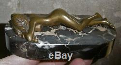 Sculpture bronze patiné époque art nouveau Femme nue allongéePresse-papiers