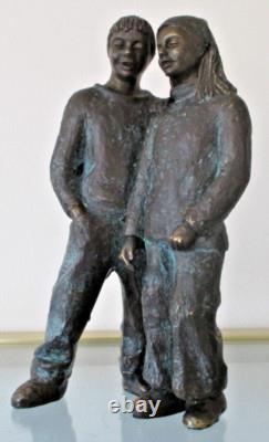 Sculpture charmant jeune couple en bronze patiné à l'antique art post moderne