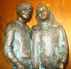 Sculpture charmant jeune couple en bronze patiné à l'antique art post moderne