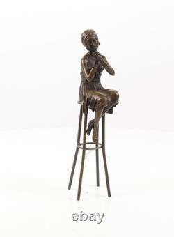 Sculpture d'une Dame sur barchair Art déco en bronze d'après Demetre Chiparus