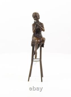 Sculpture d'une Dame sur barchair Art déco en bronze d'après Demetre Chiparus