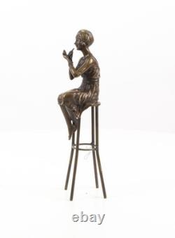 Sculpture d'une Dame sur barchair Art déco en bronze d'après Demetre Chiparus