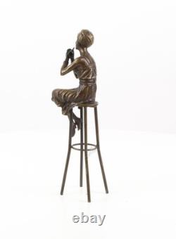 Sculpture d'une Dame sur barchair Art déco en bronze d'après Demetre Chiparus