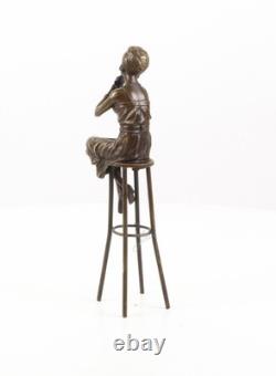 Sculpture d'une Dame sur barchair Art déco en bronze d'après Demetre Chiparus