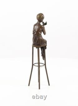 Sculpture d'une Dame sur barchair Art déco en bronze d'après Demetre Chiparus