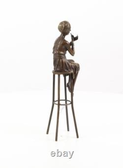 Sculpture d'une Dame sur barchair Art déco en bronze d'après Demetre Chiparus