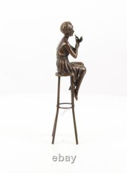 Sculpture d'une Dame sur barchair Art déco en bronze d'après Demetre Chiparus