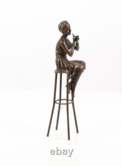 Sculpture d'une Dame sur barchair Art déco en bronze d'après Demetre Chiparus
