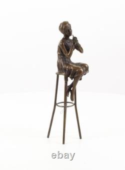 Sculpture d'une Dame sur barchair Art déco en bronze d'après Demetre Chiparus