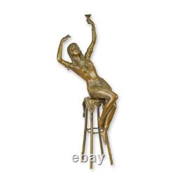 Sculpture d'une Dame sur barchair Art déco en bronze signée