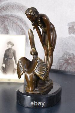 Sculpture en Bronze Art Déco Bonze Statuette Nue Avec Pelican Figurine Femme