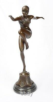 Sculpture en Bronze une Danseuse avec Brio Bronze Art Déco Sculpture