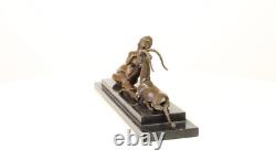 Sculpture en bronze Art Déco d'une femme avec une antilope d'après A. Vitaleh