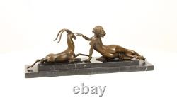 Sculpture en bronze Art Déco d'une femme avec une antilope d'après A. Vitaleh