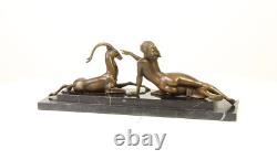 Sculpture en bronze Art Déco d'une femme avec une antilope d'après A. Vitaleh