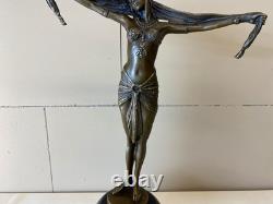 Sculpture en bronze Art Déco danseuse avec écharpe d'après Demetre Chiparus