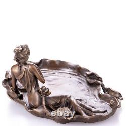 Sculpture en bronze Art Nouveau d'une femme au bain avec des nénuphars