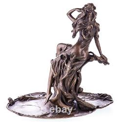 Sculpture en bronze Art Nouveau de femme sur des nénuphars signée